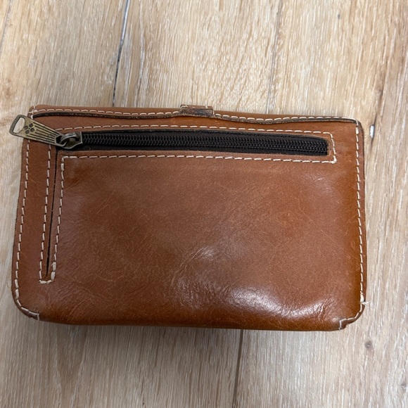 Patricia Nash Torri Clutch Heritage with Embossed Logo - Picture 8 of 13